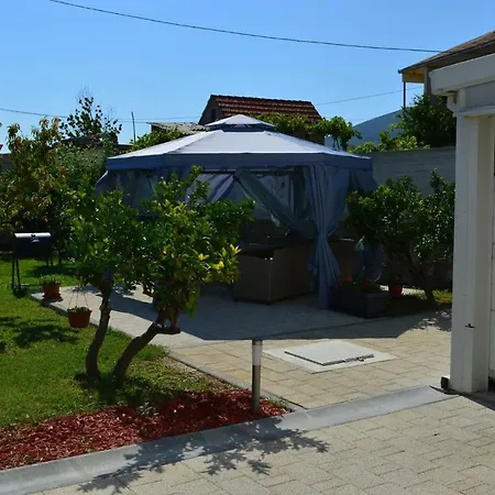Kristal Apartment